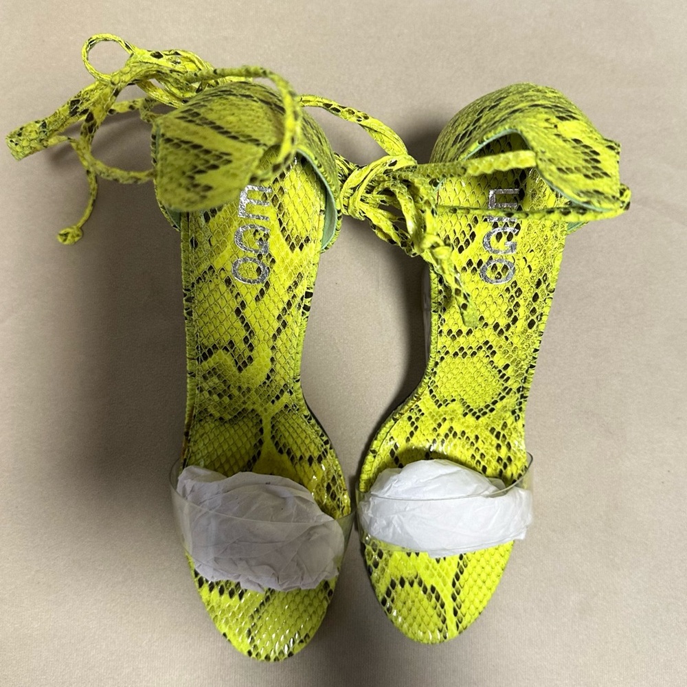 EGO style: Magnetic color: lime green snake print, Clear wedges Sz:9